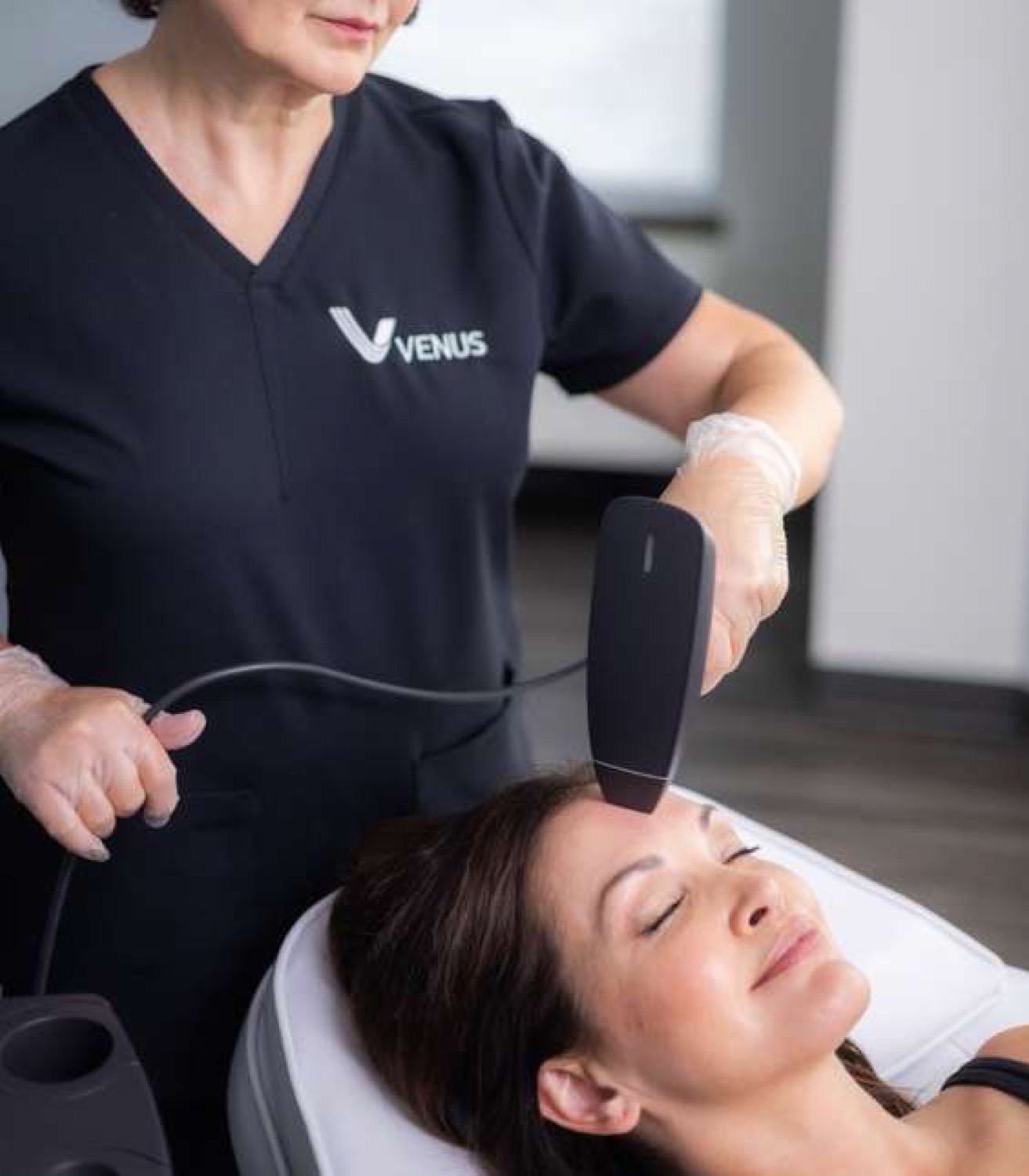 Venus manufacturer photograph of a facial radiofrequency treatment